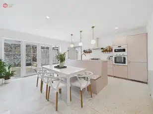 11-15 Eglinton LaneImage 5