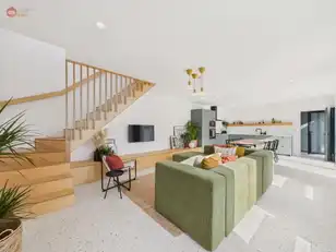 11-15 Eglinton LaneImage 21