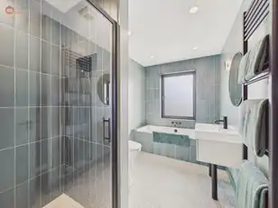 11-15 Eglinton LaneImage 32