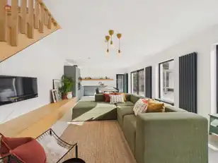 11-15 Eglinton LaneImage 20