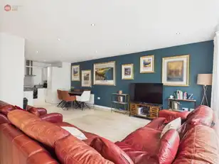 37 The WhinsImage 6