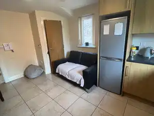 Flat 2 37 Tates AvenueImage 2