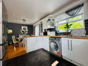 24 Mayfield HeightsImage 8