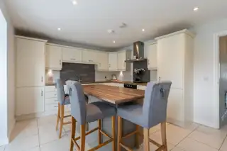 12 Millbank GroveImage 8