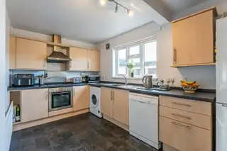 18 Park CrescentImage 8