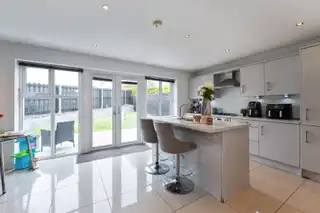120 Regency ParkImage 8