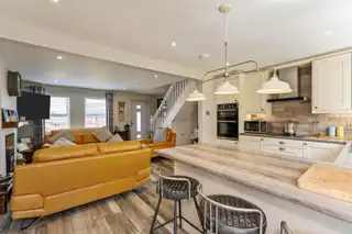 16 Whitethorn MewsImage 3