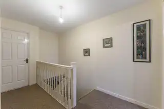 17 Manor Farm CrescentImage 9