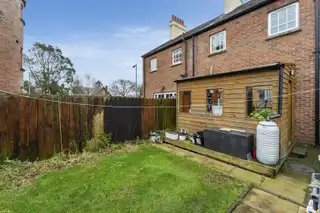 17 Manor Farm CrescentImage 16