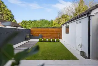 13A Diamond GardensImage 31