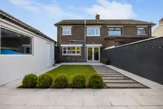 13A Diamond GardensImage 34