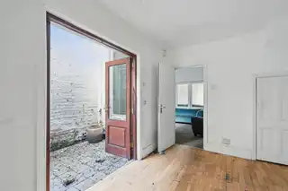 9 Adelaide AvenueImage 8
