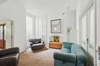 9 Adelaide AvenueImage 4