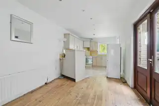 9 Adelaide AvenueImage 7