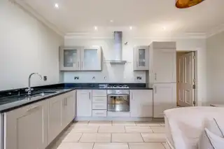 Apt 2, 96 Balmoral AvenueImage 9