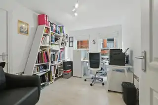 16A Myrtlefield ParkImage 16