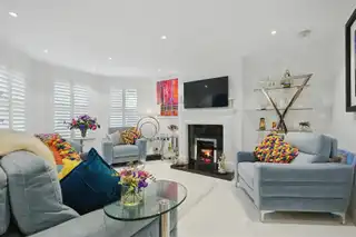 16A Myrtlefield ParkImage 4