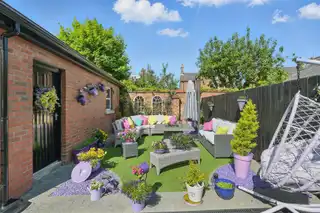 16A Myrtlefield ParkImage 23