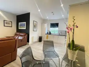 Apt 6 2 Eaton ParkImage 2