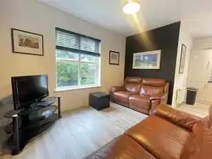 Apt 6 2 Eaton ParkImage 3