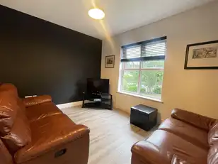 Apt 6 2 Eaton ParkImage 4
