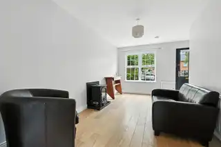 15 Milfort MewsImage 6
