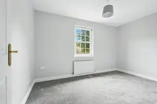 15 Milfort MewsImage 15
