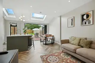 85 Priory ParkImage 16