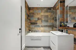 College AvenueImage 18