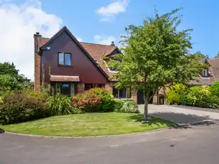 39 Beechwood GroveImage 2