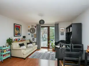 Apt 3, 82A South ParadeImage 3