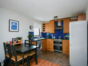 Apt 3, 82A South ParadeImage 4