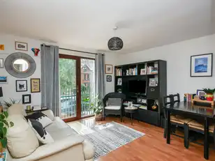 Apt 3, 82A South ParadeImage 2