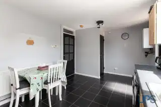 8 Naroon ParkImage 9