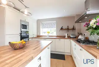 63 Orchardville CrescentImage 8