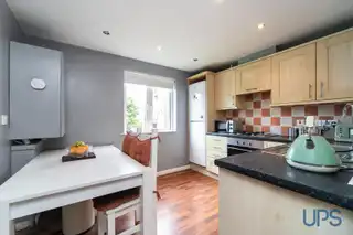 Apt 6, 15 St. Annes RoadImage 6