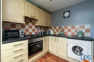 Apt 6, 15 St. Annes RoadImage 5