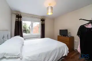 Apt 6, 15 St. Annes RoadImage 11