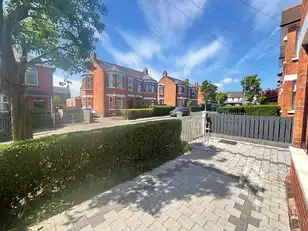 15 Thirlmere GardensImage 3