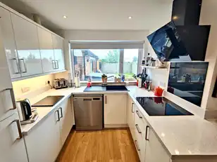 10 Lyndhurst ParkImage 9