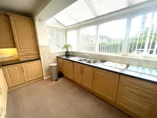 Apt 4 Knockdene ManorImage 4