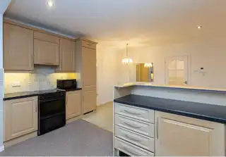 Apt 4 Knockdene ManorImage 6