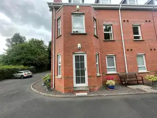 Apt 4 Knockdene ManorImage 2