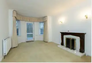 Apt 4 Knockdene ManorImage 3