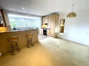 Apt 4 Knockdene ManorImage 5