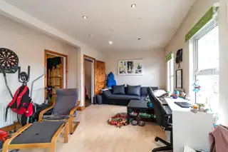 93 Connsbrook AvenueImage 4