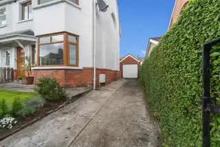 8 Holland GardensImage 4