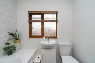 8 Holland GardensImage 26