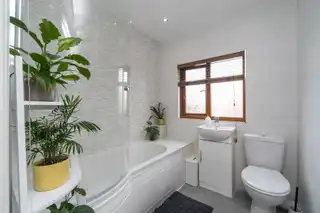 8 Holland GardensImage 24
