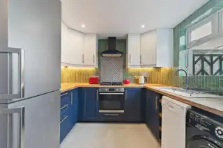 25 Bloomfield GardensImage 12